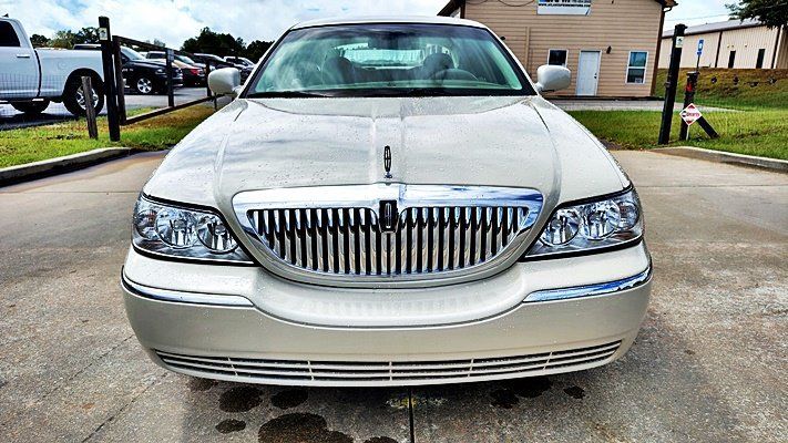 Used 2006 Lincoln Town Car Signature RWD image 12