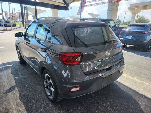 Used 2025 Hyundai Venue SEL FWD image 9