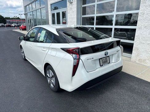 Certified 2017 Toyota Prius Three FWD image 5