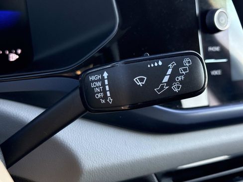 Used 2023 Volkswagen Taos SE image 10