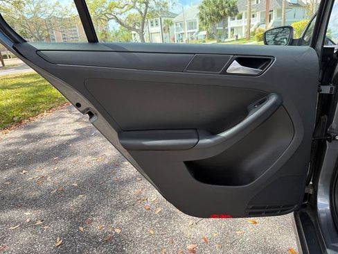 Used 2016 Volkswagen Jetta S image 14