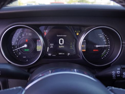 Used 2023 Jeep Wrangler Unlimited Sahara AWD/4WD image 5