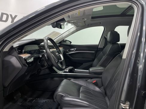 Used 2019 Audi e-tron Prestige w/ Prestige Package image 13