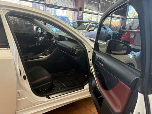Used 2018 Lexus IS 300 image 27