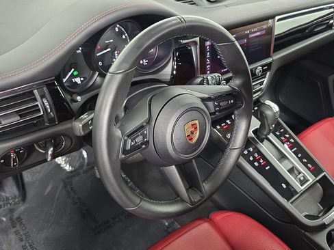 Used 2025 Porsche Macan image 4
