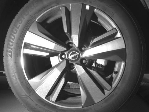Used 2026 Nissan Rogue SL FWD image 13