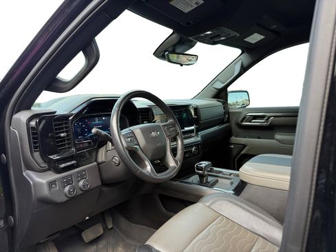 Used 2023 Chevrolet Silverado 1500 ZR2 w/ Technology Package AWD/4WD image 9