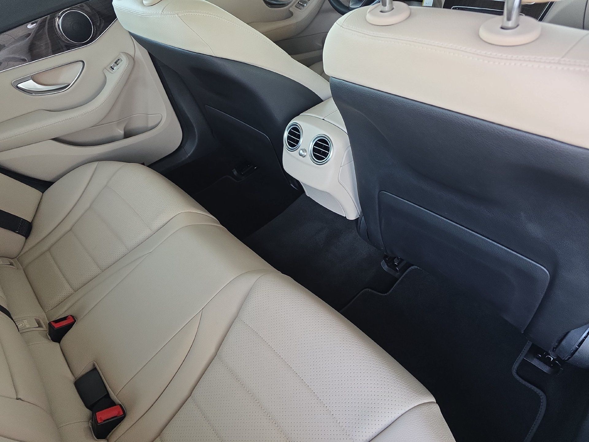 Used 2017 Mercedes-Benz C 300 4MATIC Sedan image 11