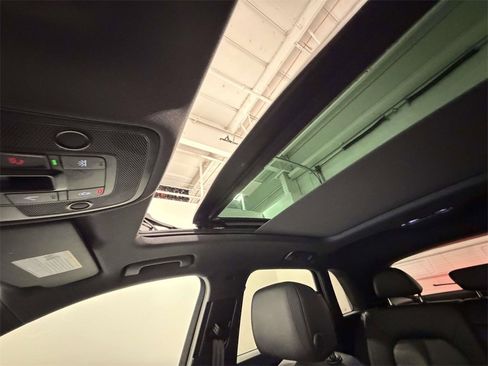 Used 2025 Audi Q3 2.0T Premium image 24