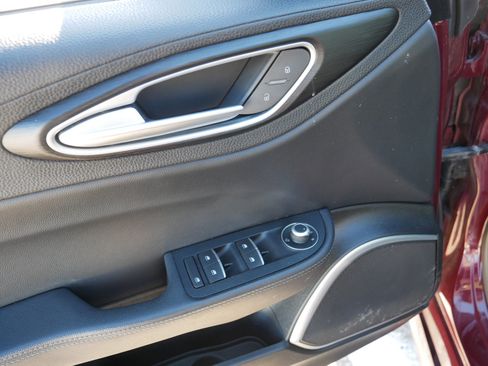 Used 2018 Alfa Romeo Giulia AWD image 14