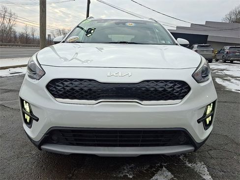 Certified 2022 Kia Niro LXS image 2