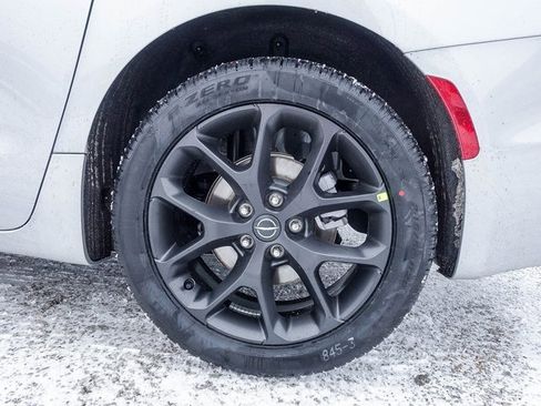 New 2026 Chrysler Pacifica Select image 14