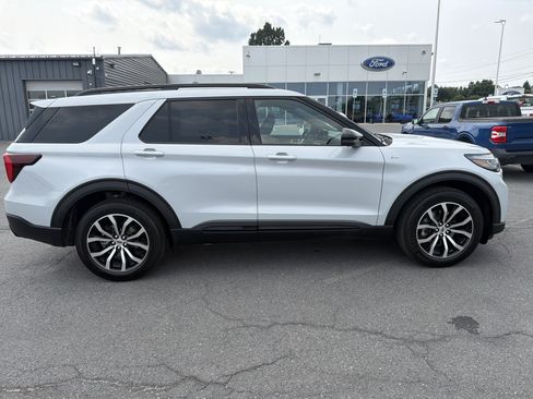 New 2026 Ford Explorer ST-Line AWD/4WD image 2