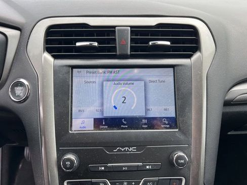 Used 2020 Ford Fusion SE FWD image 21