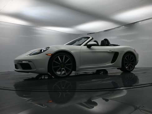 Used 2018 Porsche 718 Boxster image 48