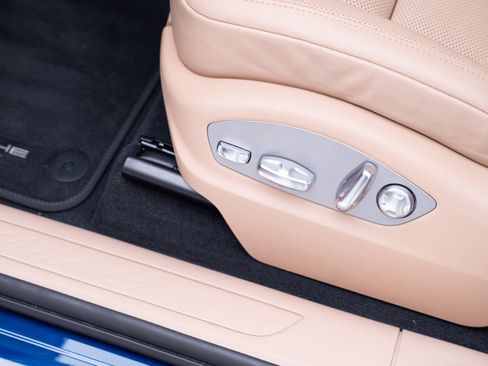 Certified 2026 Porsche Macan AWD/4WD image 15