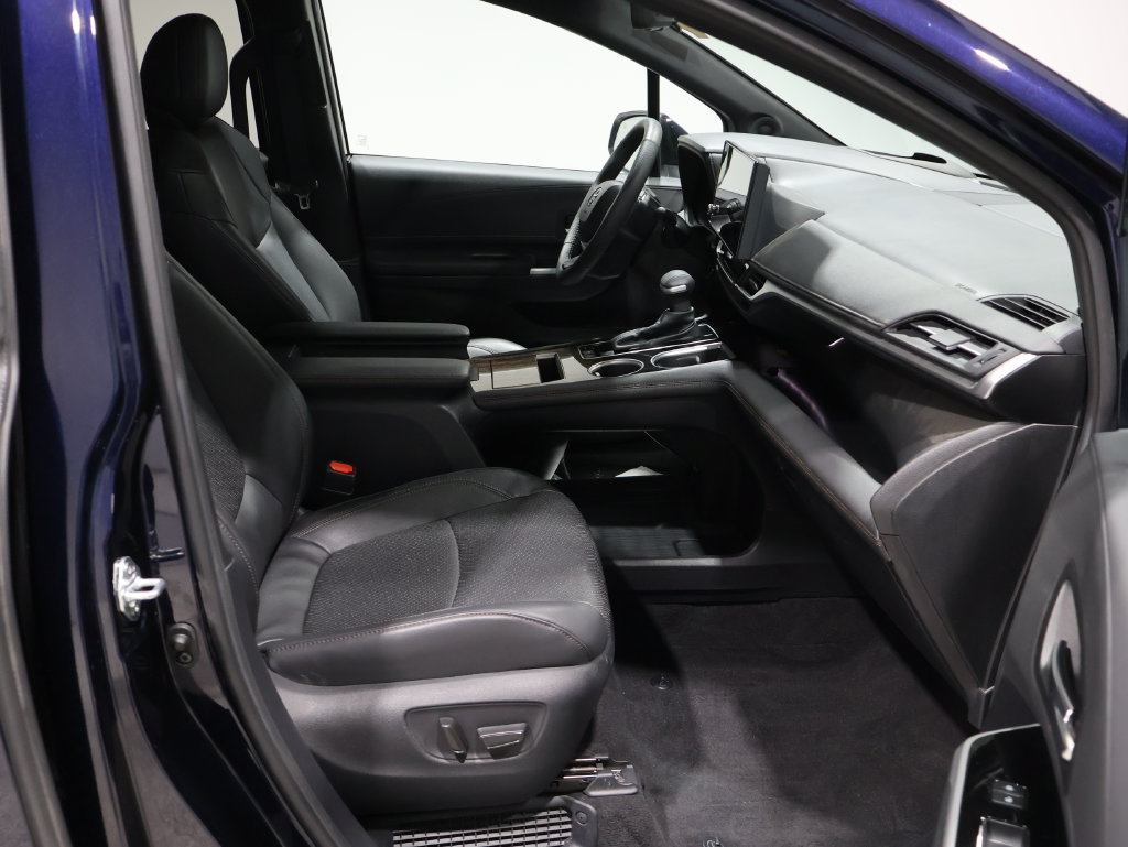 Used 2026 Toyota Sienna Platinum AWD/4WD image 25