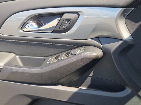 Used 2021 Chevrolet Traverse LT FWD image 27