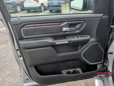Used 2019 RAM 1500 Laramie AWD/4WD image 13
