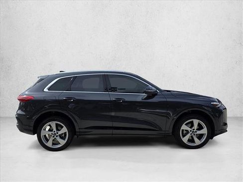 Used 2025 Audi Q5 Premium w/ Premium Plus AWD/4WD image 4