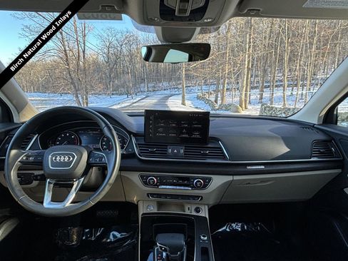 Used 2024 Audi Q5 Premium w/ Convenience Package image 5