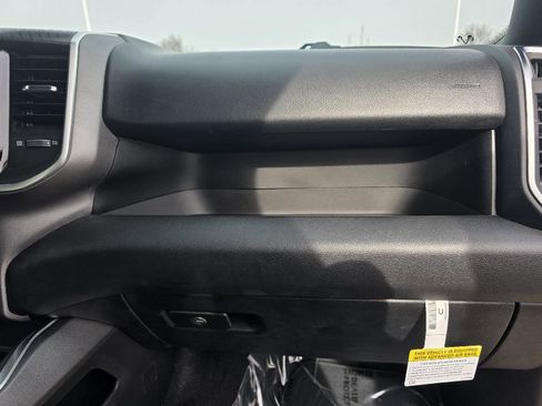 New 2026 RAM 1500 Express AWD/4WD image 24