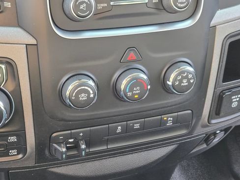 Used 2018 RAM 1500 Tradesman AWD/4WD image 33