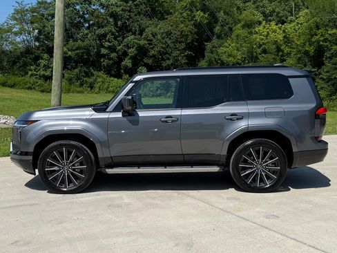 Used 2026 Lexus GX 550 AWD/4WD image 8