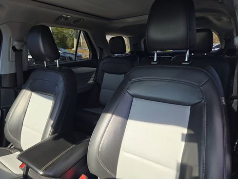 Used 2022 Ford Explorer XLT w/ Equipment Group 202A image 26