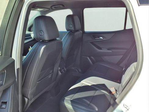 New 2026 Chevrolet Equinox LT w/ Convenience Package II FWD image 17