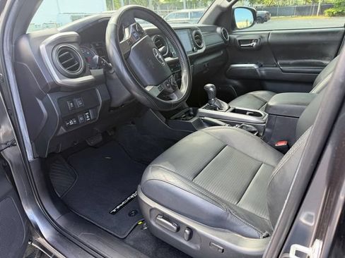 Used 2022 Toyota Tacoma Limited AWD/4WD image 14