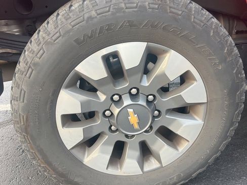 Used 2025 Chevrolet Silverado 2500 Custom w/ Custom Value Package image 11