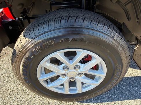 Used 2023 Jeep Gladiator Sport image 11