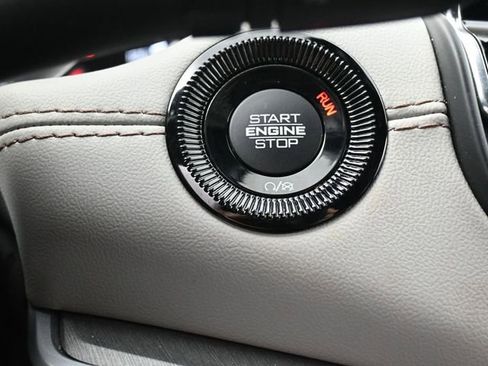 Used 2024 Jeep Compass Limited image 31