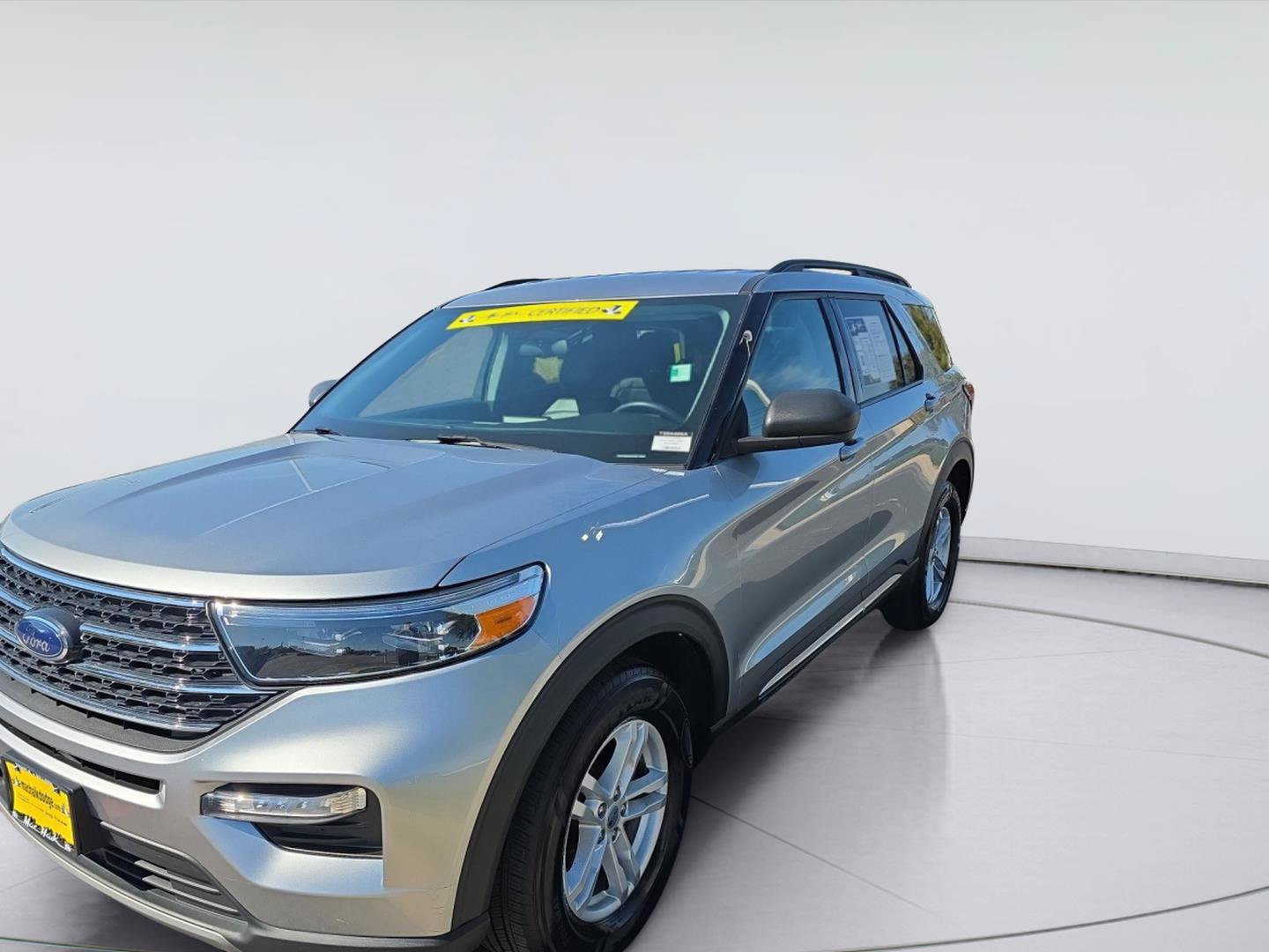 Used 2024 Ford Explorer XLT w/ Equipment Group 202A RWD image 5