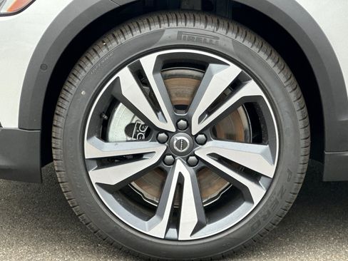 New 2026 Volvo V60 B5 Cross Country Plus w/ Climate Package image 33