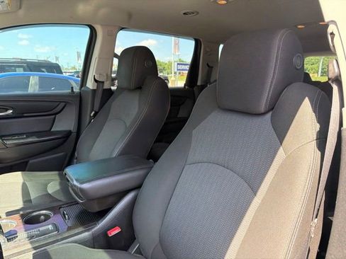 Used 2017 Chevrolet Traverse LT w/ Style and Technology Package FWD image 17