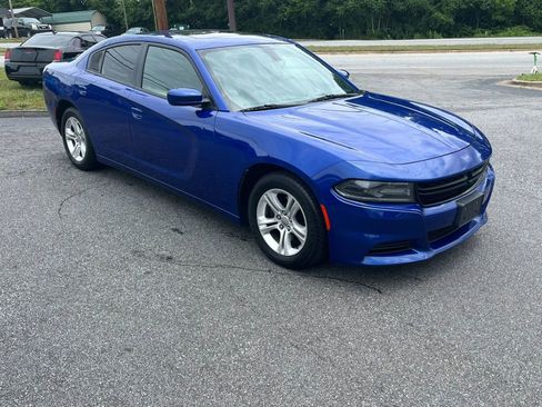 Used 2020 Dodge Charger SXT w/ Leather Interior Group RWD image 8
