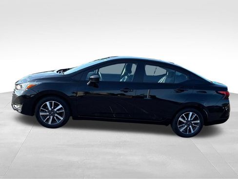 Used 2024 Nissan Versa SV FWD image 2