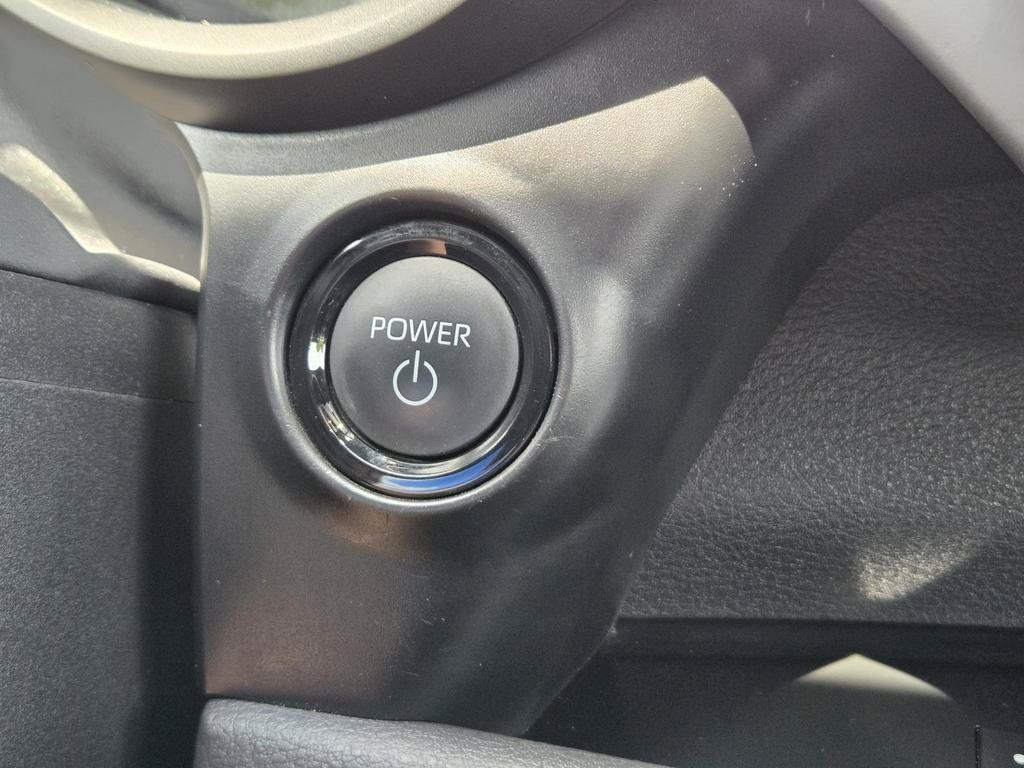 Used 2025 Toyota Sienna XSE w/ XSE Premium Package FWD image 30