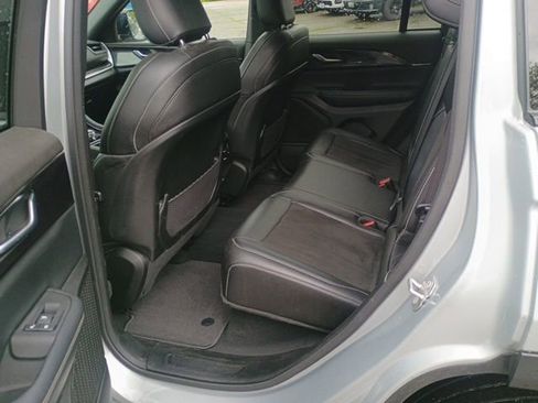 Used 2023 Jeep Grand Cherokee Altitude AWD/4WD image 23