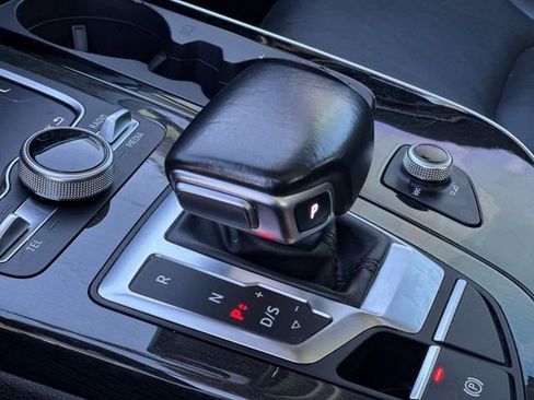 Used 2017 Audi Q7 3.0T Premium image 15