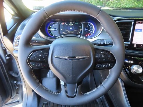 Used 2022 Chrysler Pacifica Limited w/ S Appearance Package image 21
