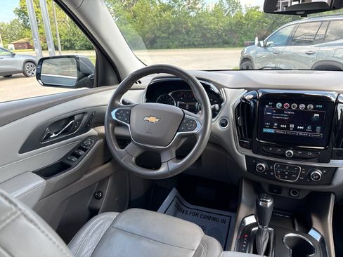 Used 2018 Chevrolet Traverse Premier w/ Driver Confidence II Package FWD image 21