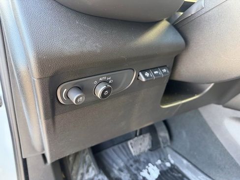 Used 2022 Buick Envision Avenir w/ Technology Package II image 15