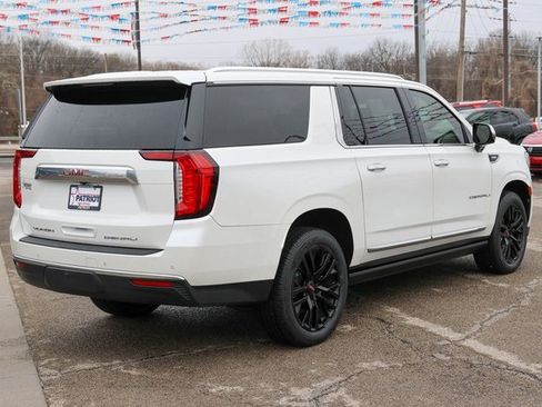Used 2022 GMC Yukon XL Denali image 3