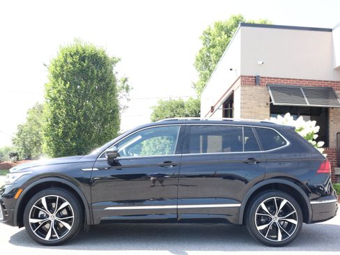 Used 2022 Volkswagen Tiguan SEL R-Line AWD/4WD image 10