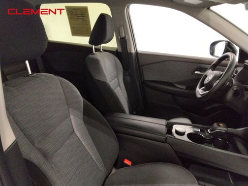 Used 2023 Nissan Rogue SV image 34