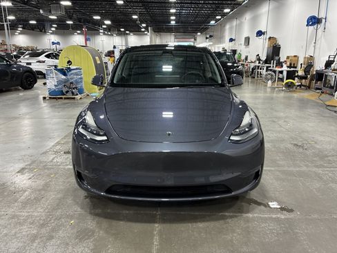 Certified 2023 Tesla Model Y Long Range AWD/4WD image 2