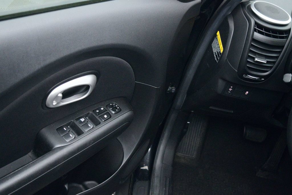 Used 2015 Kia Soul FWD image 28